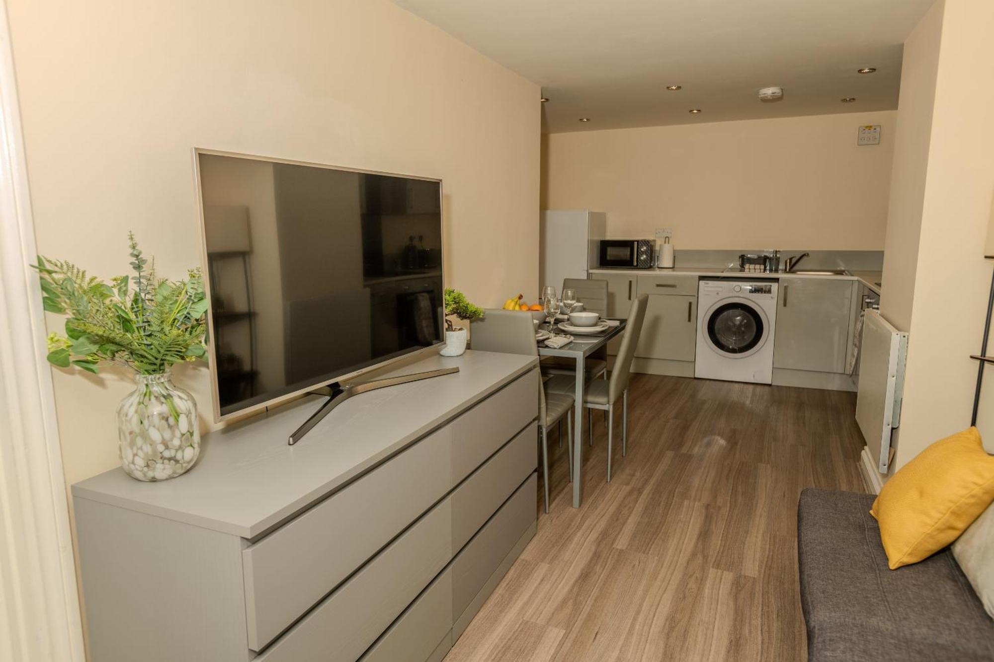 לונדון Cosy 1 Bedroom Basement Apartment With Private Patio Area מראה חיצוני תמונה
